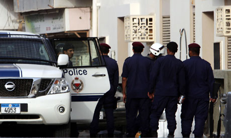 El Régimen de Manama Arrestó a un Hombre por Ofender a las Tropas Bahreiníes Desplegadas en Yemen 
