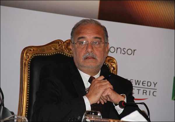 السيسي يقبل استقالة محلب ويكلف وزير البترول بتشكيل حكومة جديدة