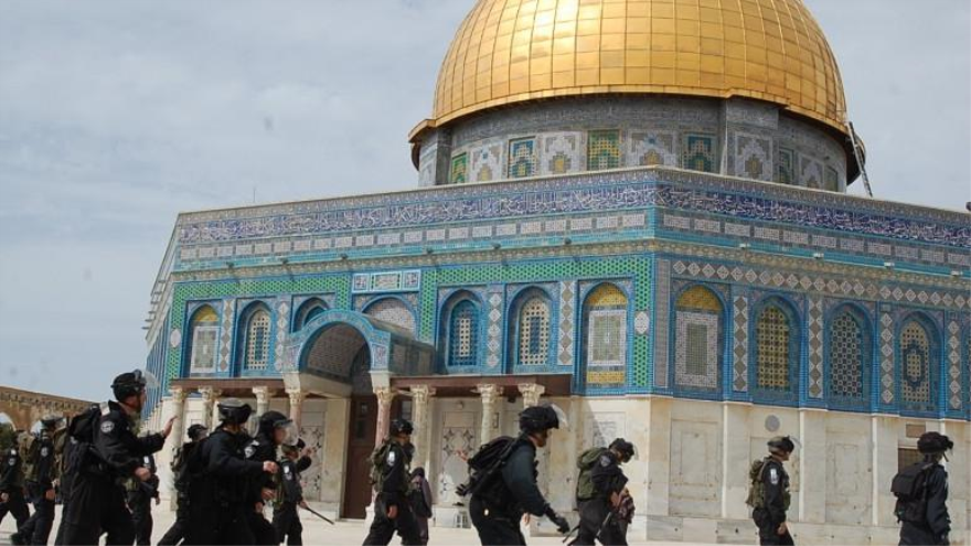 “Fuerzas del Régimen Israelí han Atacado a Varios Feligreses en la Mezquita Al-Aqsa” 
