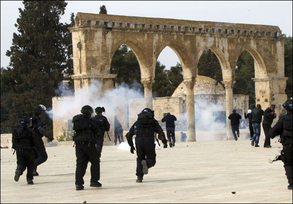 أنباء عن قيام نتنياهو باقتحام المسجد الأقصى وإقفال الحرم القدسي أمام المسلمين