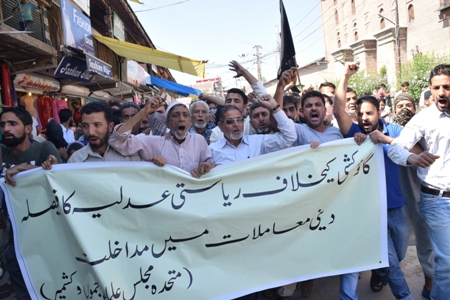 ہندوستان؛ کشمیر میں گائے کے گوشت پر پابندی کے خلاف ہمہ گیر ہڑتال