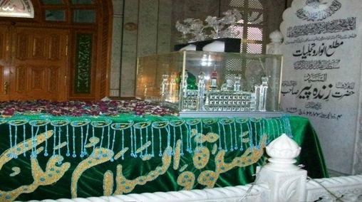 کراچی آستانہ زندہ پیرکےمزار پر حملہ۔ دوزائرین شہید چار زخمی