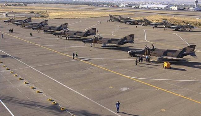 20 نوعا من الطائرات والمروحیات في معرض القوة الجوية الايرانية