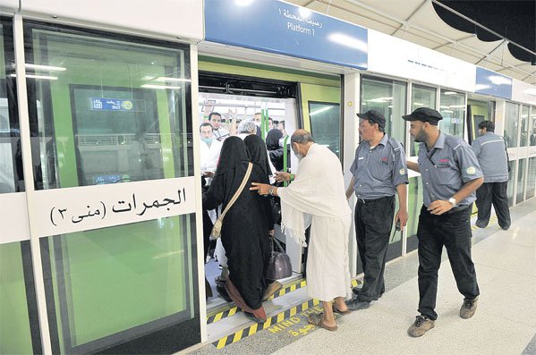 إصابة 204 حجاج بعد تعطل بوابات قطار المشاعر