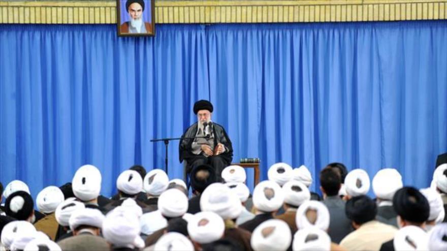 Guide Suprême iranien Appels à l'Arabie saoudite de présenter des excuses à la communauté islamique 