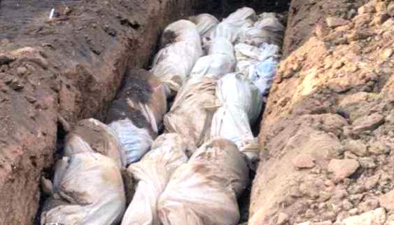 حجاج کی لاشوں کی بے حرمتی؛ سانحہ منی میں جانبحق ہونے والے حجاج کی اجتماعی قبروں میں تدفین
