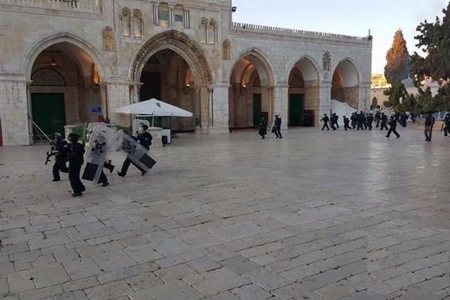 Israeli forces raid Al-Aqsa Mosque again