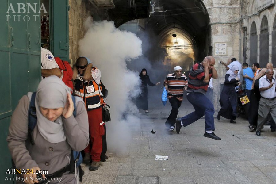 Photos: Israeli forces clash with Palestinians at al-Aqsa