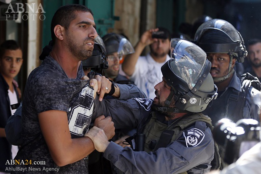 تقارير مصور/ اشتباكات وتظاهرات لفلسطينيين بسبب اقتحامات متكررة للمسجد الأقصى