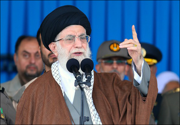 قائد الثورة يتوعد السعودية برد قاسي وعنيف في حال الاساءة الى الحجاج الايرانيين