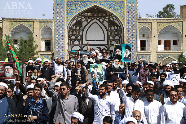 Fotostrecke: Demonstration iranischer Theologie-Studenten gegen Saudi Arabien in Qom nach der Mina-Katasrophe