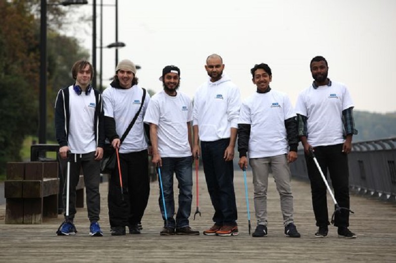  Two British Islamic organizations join clean-up campaign at Riverside park