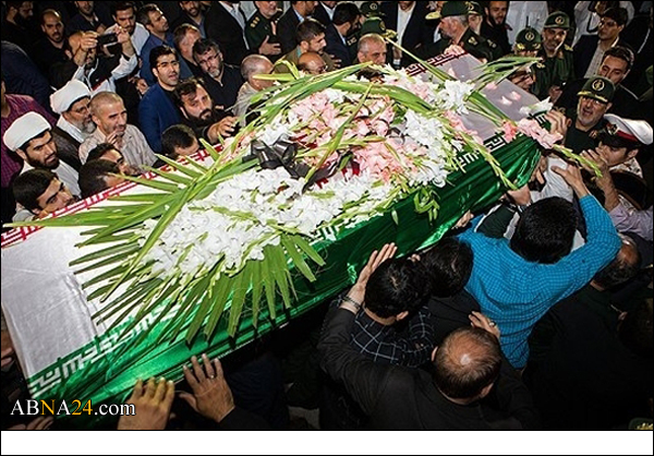 حشود غفيرة تشارك في تشييع جثمان "حسين همداني" الطاهر في العاصمة الايرانية