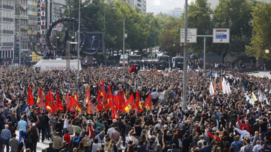 Des milliers de Turcs accusent Erdogan d'avoir des liens avec EIIL 