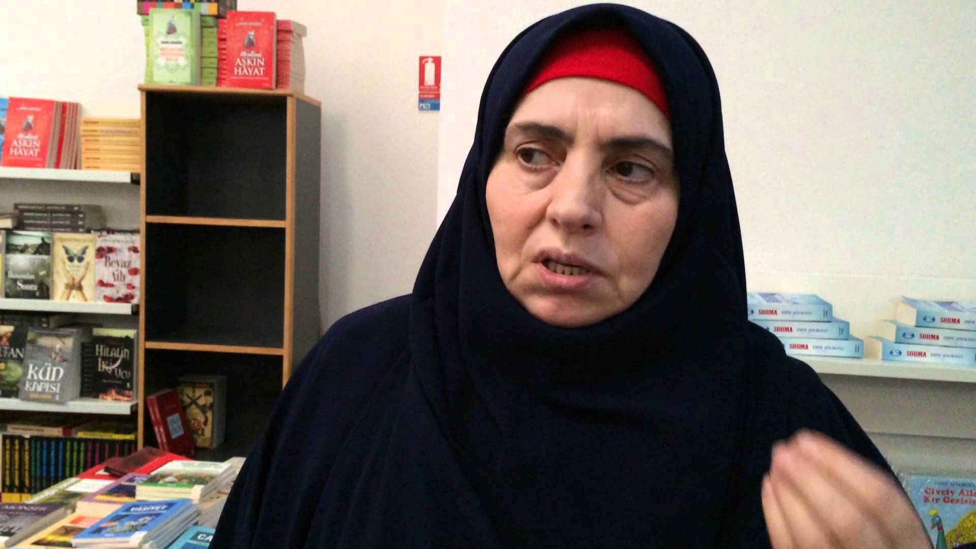 Emine Şenlikoğlu: Parti kardeşliği çıktı, din kardeşliği gitti