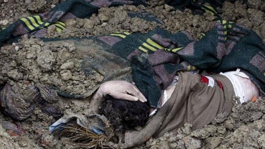 کراچی میں مٹی کے تودے گرنے سے ۱۳ افراد جانبحق