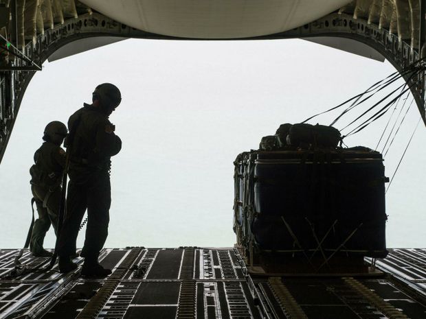 “Aviones de Transporte Militar Estadounidenses Suministraron por Aire Armas a Terroristas Sirios” 