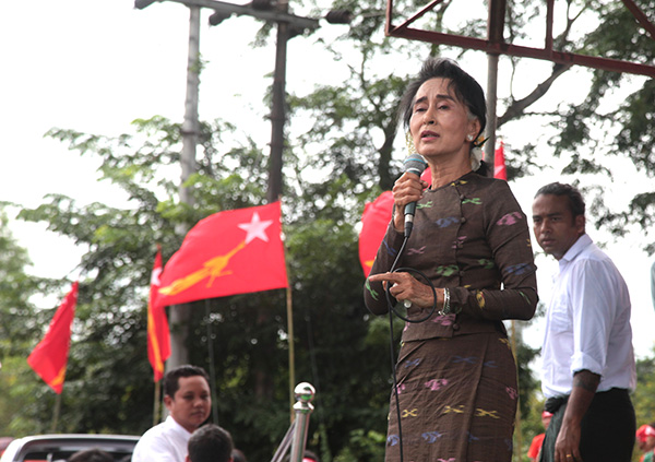 ေရြးေကာက္ပြဲရက္ မေသခ်ာေသာ္လည္း ေဒၚေအာင္ဆန္းစုၾကည္ ဆက္လက္မဲဆြယ္စည္း႐ံုးမည္