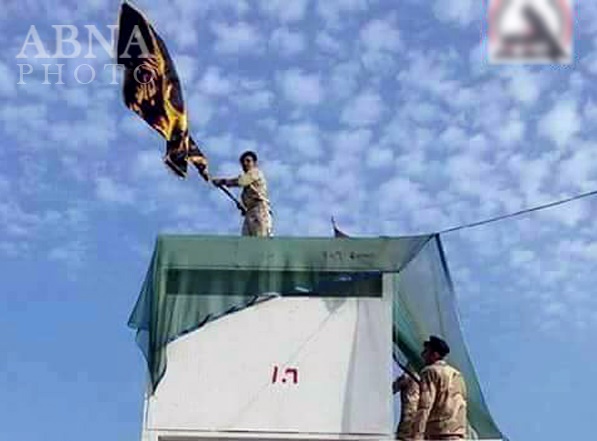 Iraqi Forces Hoist Imam Hussein's Flag in Baiji / Photo