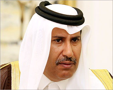 رئيس وزراء قطر السابق يلجأ للحصانة لتجنب المحاكمة بتهمة تعذيب