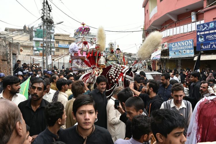 راولپنڈی میں عاشورہ جلوس + تصاویر