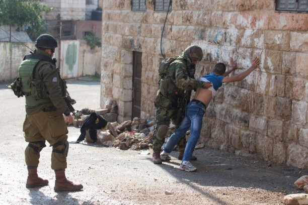Soldados israelíes Acusados de Electrocutar a Palestinos