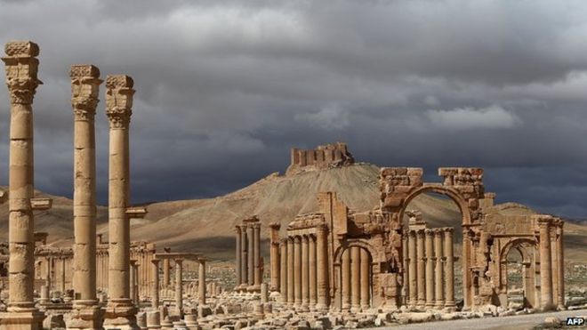 Russian bomber aircraft strike ISIS positions in Syria's Palmyra