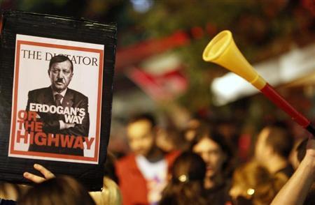 Tel Aviv: “Erdogan Persigue Cambiar la Constitución para Ampliar sus Poderes”