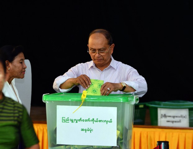 သမၼတ ဦးသိန္းစိန္ မဲေပး / ဓာတ္ပုံမ်ား 