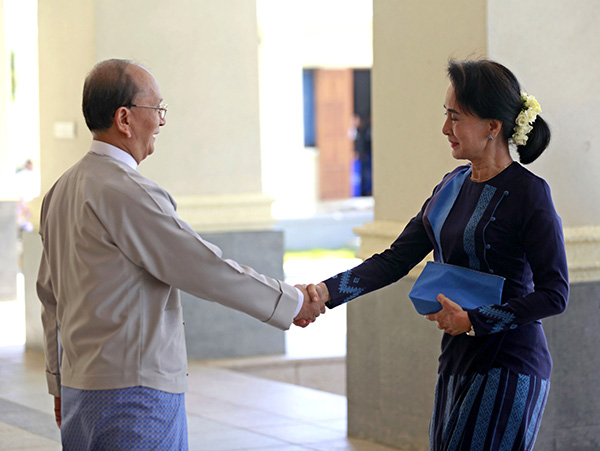 ျခေသ့ၤႏွင့္ ခြပ္ေဒါင္း ဘယ္သူေအာင္ပြဲခံမလဲ