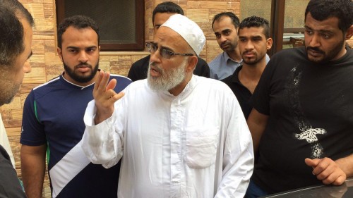 الإفراج مؤقتاً عن الشيخ عبدالجليل المقداد للمشاركة في تشييع شقيقه + (صور)