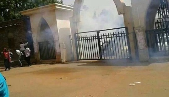 السيطرة على حريق شب بجامعة القرآن الكريم بأم درمان بالسودان