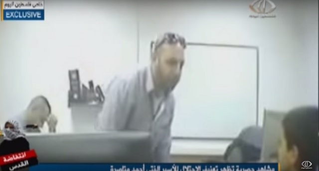 Israeli officers grill Palestinian teenager