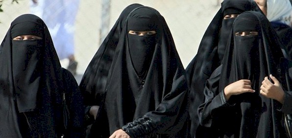 ISIS hunts down men disguised as women in Mosul
