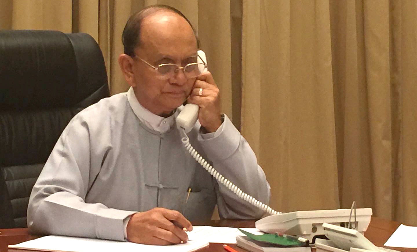 အေမရိကန္သမၼတအုိုဘားမား သမၼတဦးသိန္းစိန္ႏွင့္ ေဒၚေအာင္ဆန္းစုၾကည္တုိ႔ထံ ဖုန္းဆက္၍ ဂုဏ္ျပဳစကားေျပာ