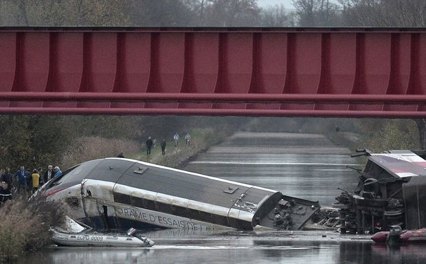 فرانس میں ٹرین حادثہ، 21 افراد ہلاک اور زخمی