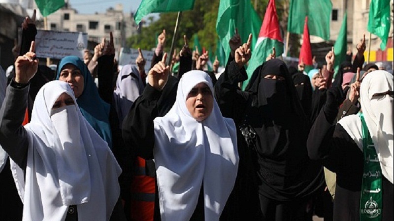 غزہ میں سینکڑوں خواتین نے صیہونی مظالم کے خلاف مظاہرے کئے ہیں
