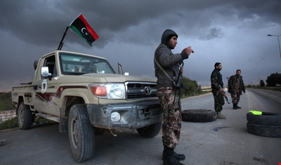 Fuerzas Libias Enfrentan a Terroristas del DAESH en Derna