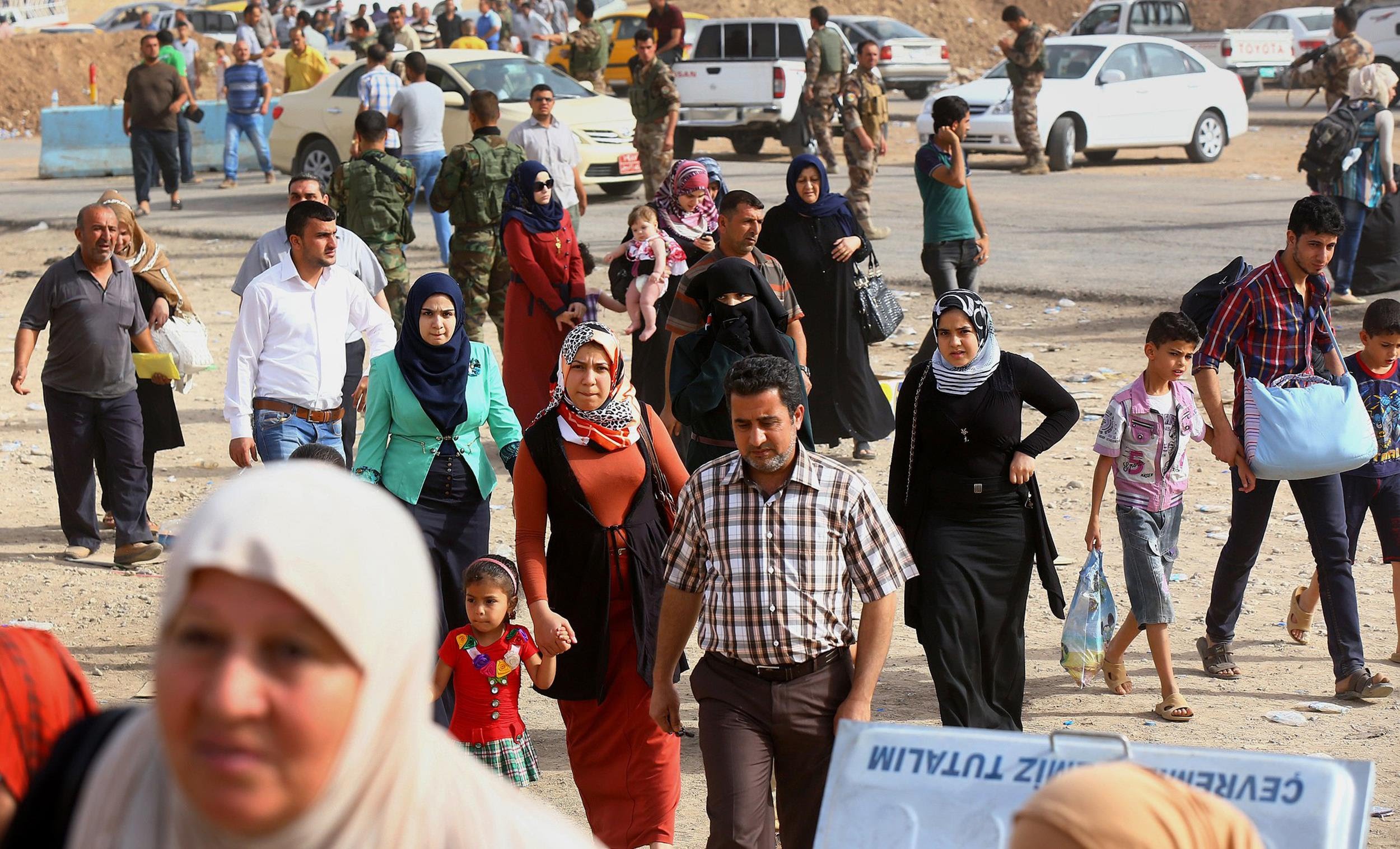 300 عائلة تهرب من الحويجة والبيشمركة تمنع دخولهم لقضاء الدبس