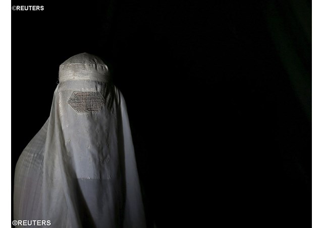 Frau oder Mann? Warum immer mehr Staaten das Tragen der Burka untersagen 