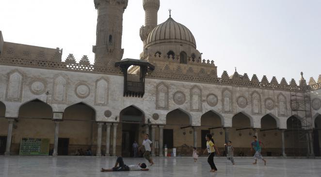 Le grand imam d'Al-Azhar trouve "injuste" d'associer islam et terrorisme 