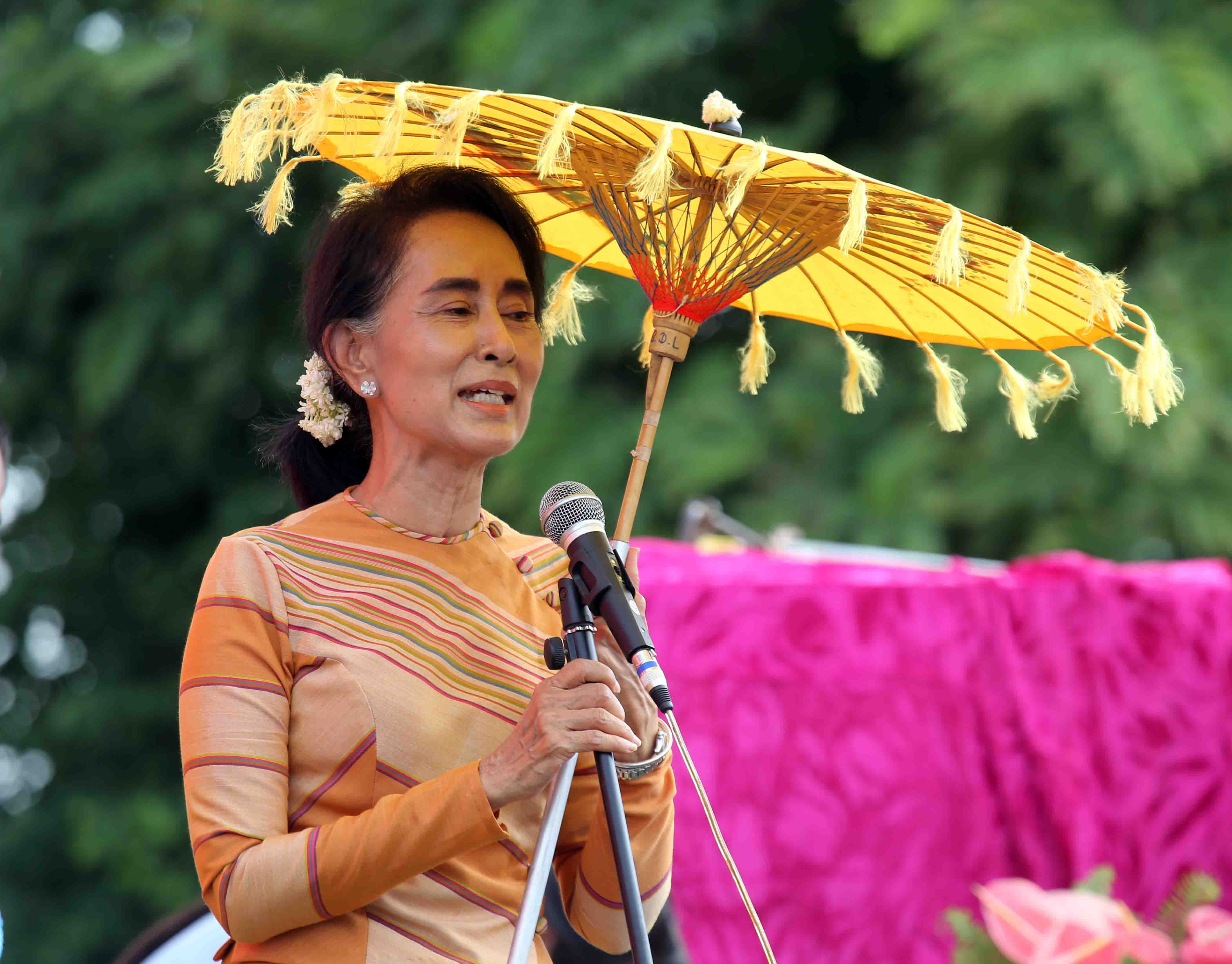 ဂ်ပန္ႏိုင္ငံ လာေရာက္ရန္ ေဒၚေအာင္ဆန္းစုၾကည္ကို ၀န္ႀကီးခ်ဳပ္ရွင္ဇိုအာေဘး ဖိတ္ၾကား