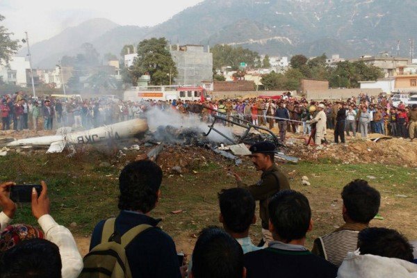 کشمیر میں ہیلی کاپٹر گر کر تباہ، ۷ افراد ہلاک