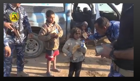 Relawan Iraq selamatkan orang awam yang lari dari wilayah cengkaman pengganas ISIS