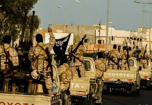 ليبيا : داعش ينقل أسلحة ثقيلة إلى شرق سرت تمهيداً لاقتحام منطقة الهلال النفطي