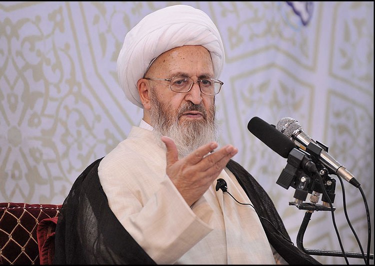 Ayatollah Sobhani: Enemies using media to inflame sectarian divisions
