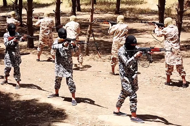 تخرج دفعة جديدة تضم 80 طفلا انتحاريا من تنظيم داعش في سرت
