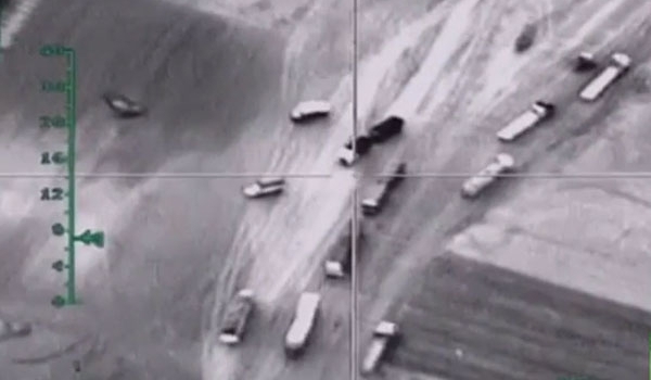 Long Convoy of ISIL Oil Tankers Hit by Russian Fighter Jets Near Syria-Turkey Border