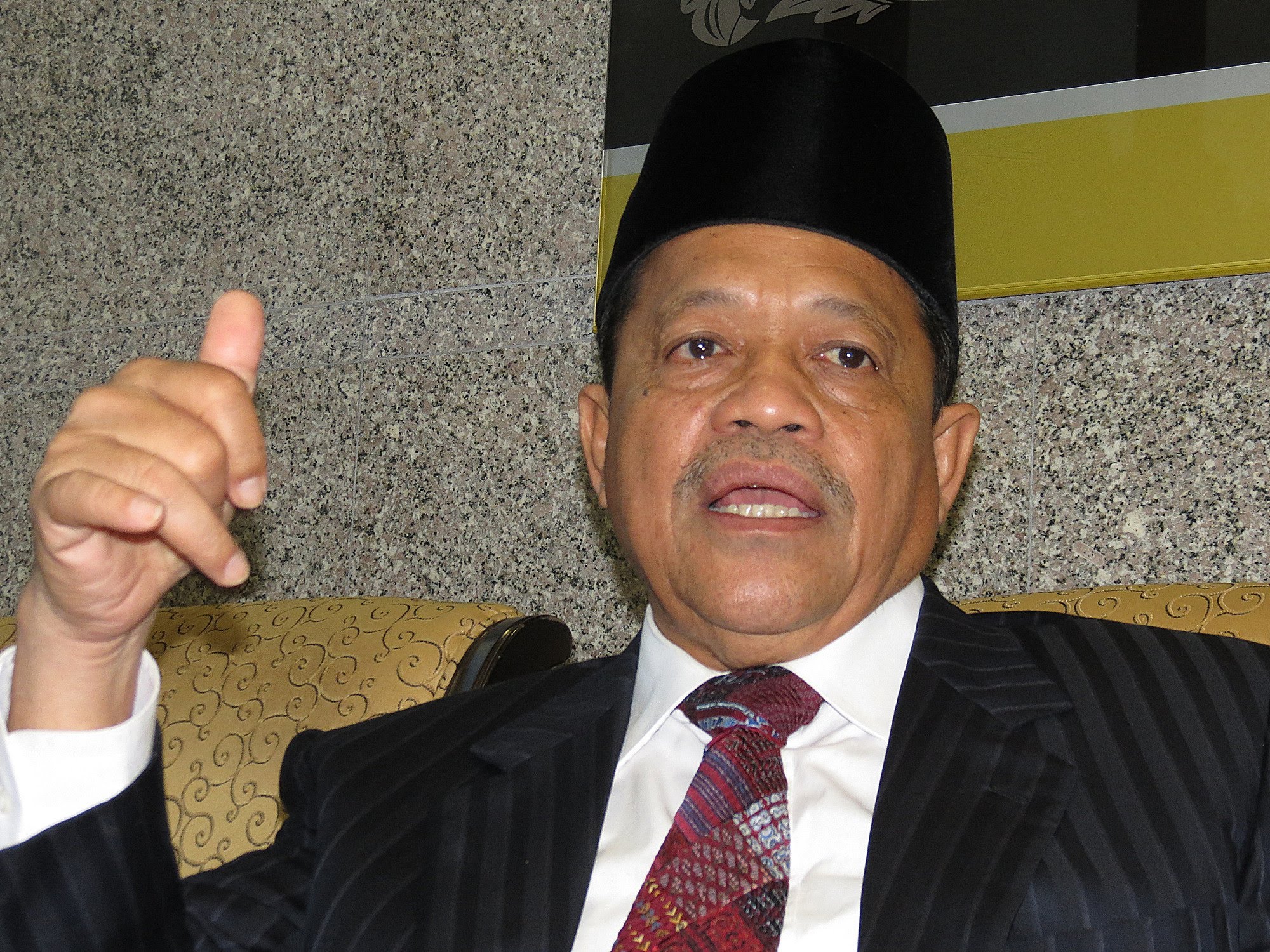 Kait Ibnu Taimiyah dengan terrorisme, Shahidan Kassim kecam Datuk Ayob Khan dan Zamihan