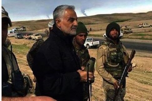 General Kasım Süleymani Tekfirci Teröristlere Karşı Halep'te Cephede / Video